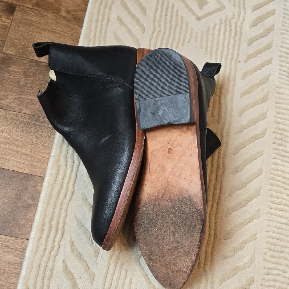 Classic Black Leather Ankle Booties with Elastic Panels - Picture 3 of 3